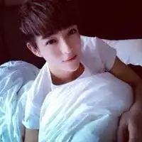 子弹划出的彩虹