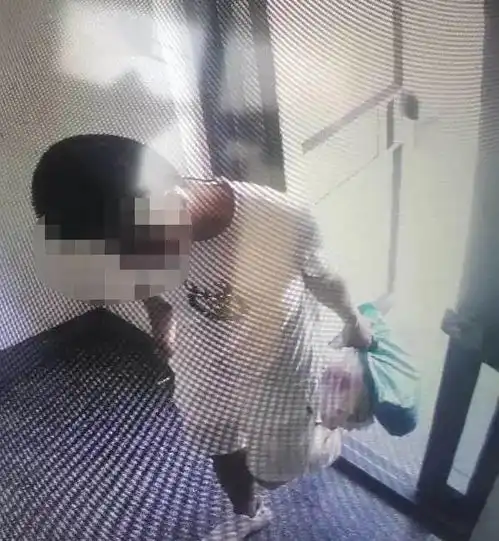 事发内蒙古一男子走进楼道20分钟后从17楼消防步梯坠亡