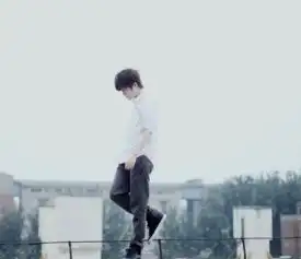 请问这是情侣头像么如果是谁有男生的内一张麻烦发一下