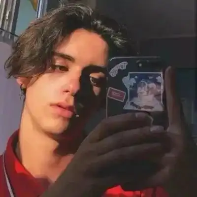 小男孩头像可爱帅萌紫色背景男生头像真人1004期