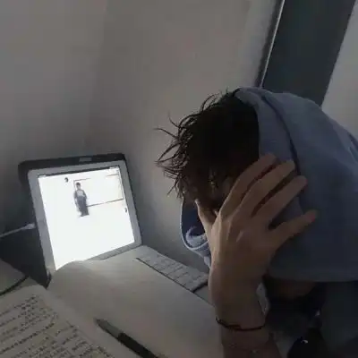 氛围感男头月亮永悬不落,爱意至死不渝