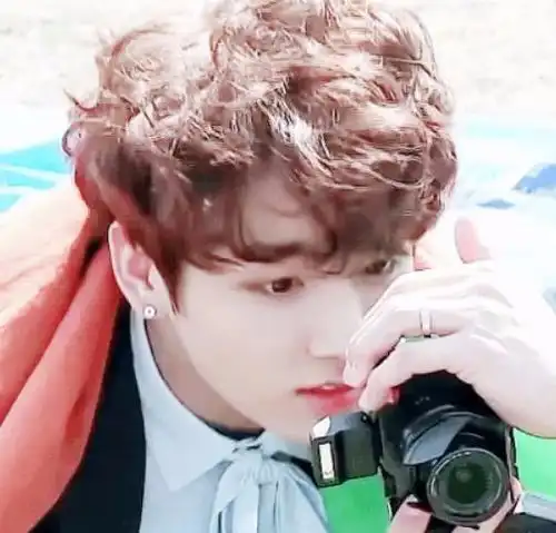 李钟硕首次尝试小卷毛,撞上韩国四大美男,谁的颜值最惊艳