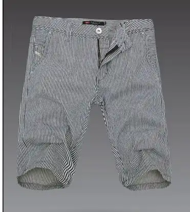 夏天男生穿黑白色条纹短裤配什么上衣比较好