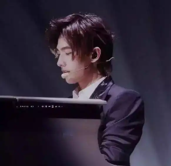 有一种整容叫换发型,换了发型的杨洋帅到炸,仿佛漫画里走出的少年,美上天的颜值男神