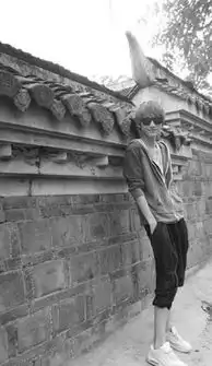 戴上墨镜之后坏坏的笑就是我心中最帅气的样子