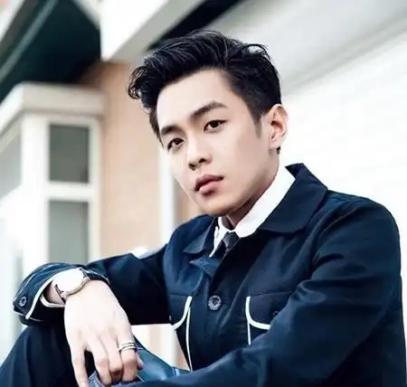 男演员张若昀被困12层阳台,凭过硬台词功底成功自救