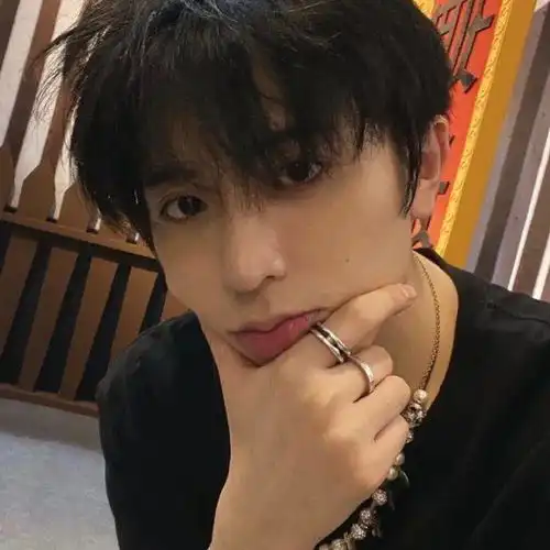 头像大概是还不够优秀还不值得拥有