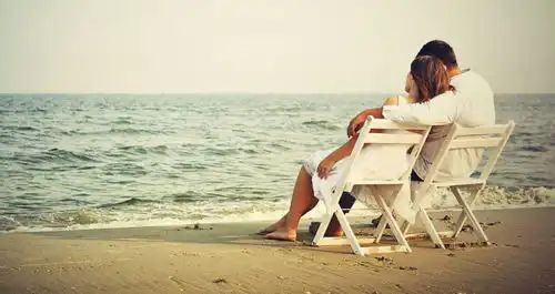 男朋友每天给别的女生发早安,应该分手吗