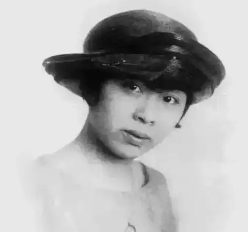 与张幼仪离婚后,徐志摩专门写了首诗送给她,还特意发表在报纸上