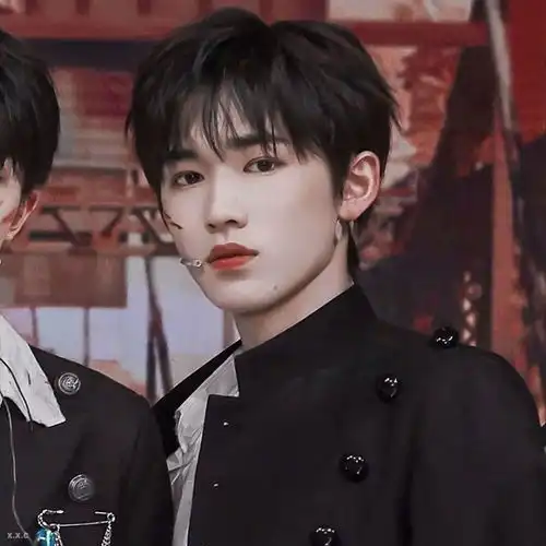 头像宋亚轩头像帅气