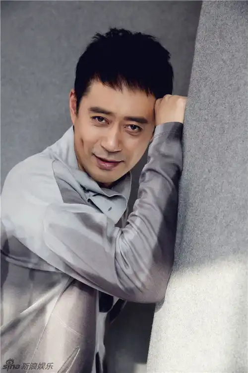 组图苏化了刘钧帅气变电眼男神情人节送祝福