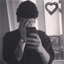 谁给我几个高冷的男生头像动漫也可以,把你们自以为最好看的男生头像发给我好吗