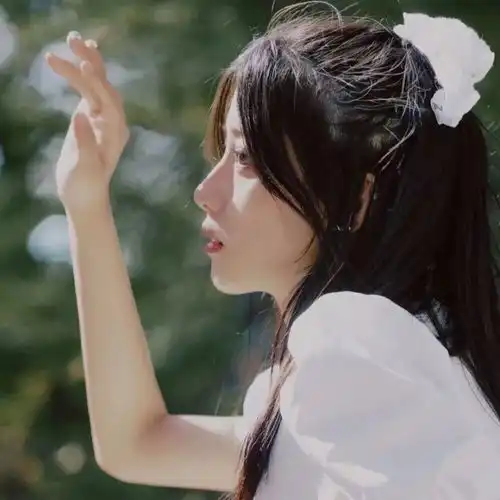 有哪些看上去干净温柔的女生头像