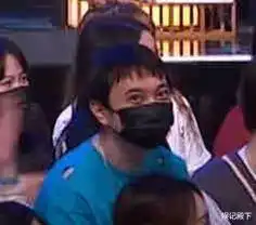 王思聪出席脱口秀现场,面戴口罩全程低调,被调侃无动于衷想干嘛
