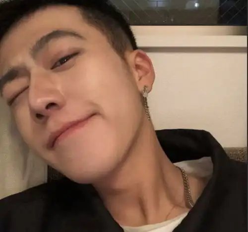 男人经常对你有这三个小动作,说明早已视你若宝了