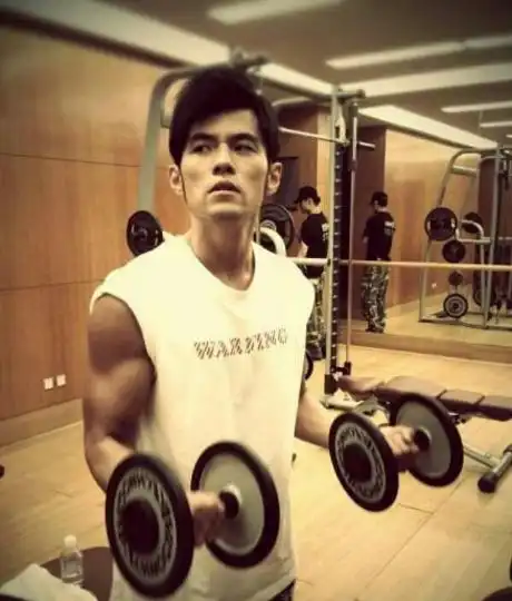 周杰亻仑发胖上热搜你可长点心吧,奶茶就那么好喝