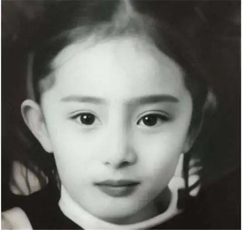 杨幂的童年照,鞠婧祎的童年照,杨颖的童年照,看到李小璐想要抱走网易订阅