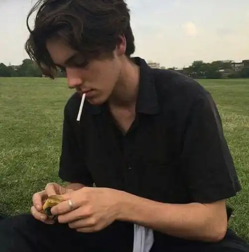 头像要用绝对的理智和清醒压制疯狂的喜欢和想念