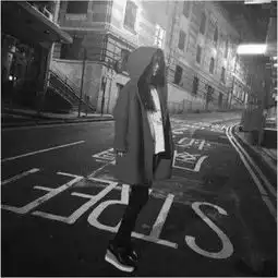 qq黑白头像女生冷酷无字图片熬不过世俗的普通人