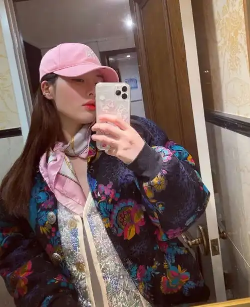 只用一点吸睛配饰,搭配立刻贵了好几倍