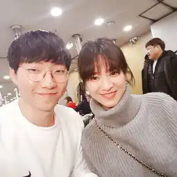 宋慧乔只是剪回十年波波头,一身简洁大气穿搭,意外减龄又时尚