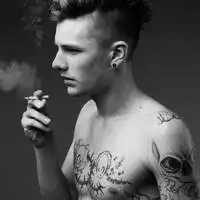 求类似欧美男生侧面黑白头像,谢了