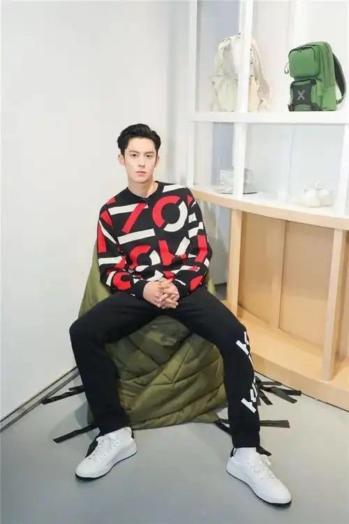 男人一过35岁,这4种裤子尽量不要碰,邋遢一点也不上档次