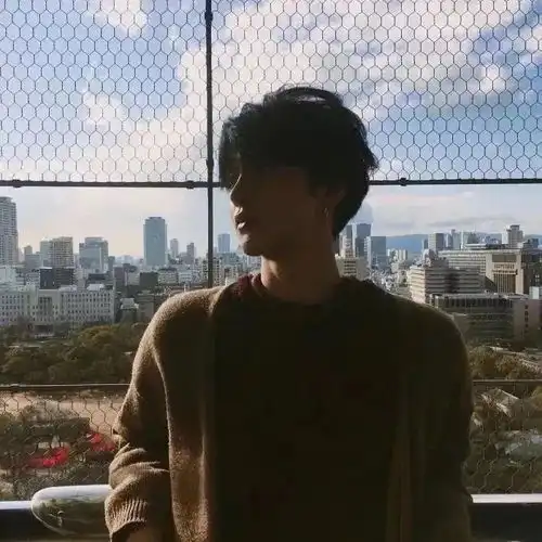 男生头像那不是草莓,那是蚊子叮的