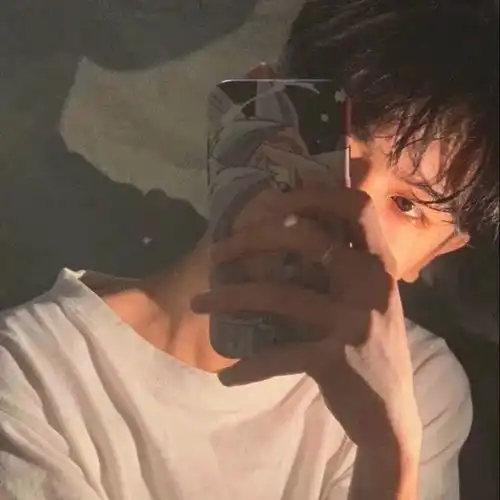 你在等日落,我在等天黑真人男生头像