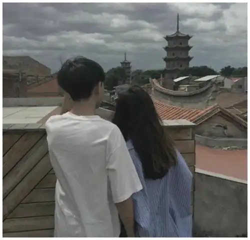 清新经典情侣头像不管我怎样,你都不会再相信我,甚至死亡