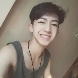 靠京剧造型和妖娆舞姿走红的00后男孩,笑起来比费齐鸣还好看