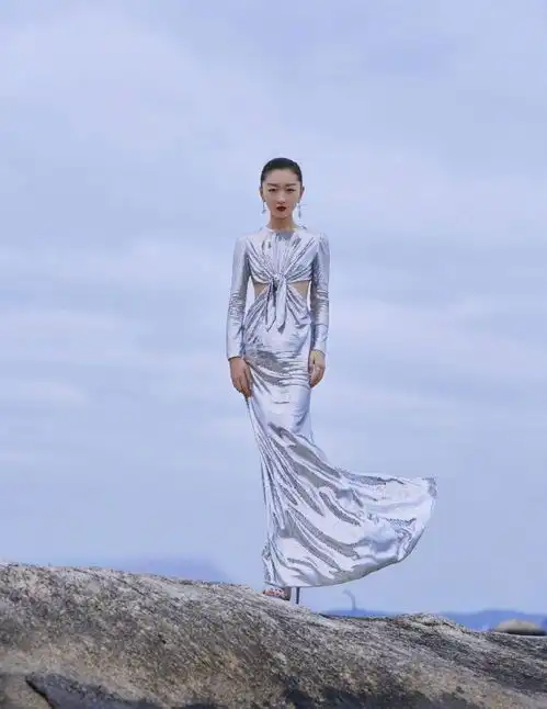 女星红毯即战场宋茜,周冬雨都没有欧阳娜娜敢穿