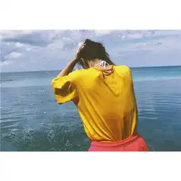 女生唯美意境白边背影头像2018拿一辈子去赌却输的一踏糊涂