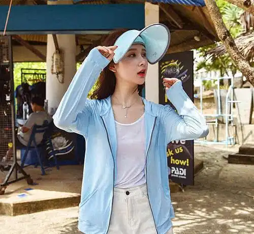 防晒衫太土那就换个时髦的防晒方式,杨幂ab都穿了不下4次