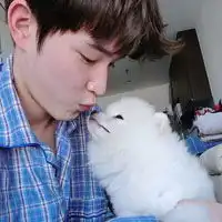 醒目男生的空间头像你笑着的脸为谁而哭