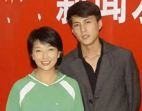 江珊被称为中年男人的收割机,不只是靠长相,还靠她的身材比例