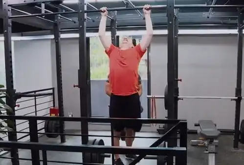 钱枫励志30天减肥20斤,汪涵拉钩给足动力,上秤时推开了好友