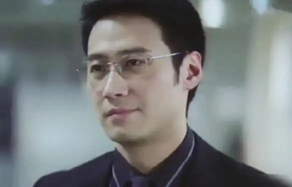 古早斯文败类眼镜一戴,看起来更坏,哪位男星戳中了你