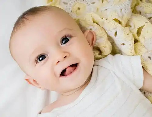 宝宝吐舌头真可爱不过宝妈别大意,频繁吐舌头也可能是生病信号