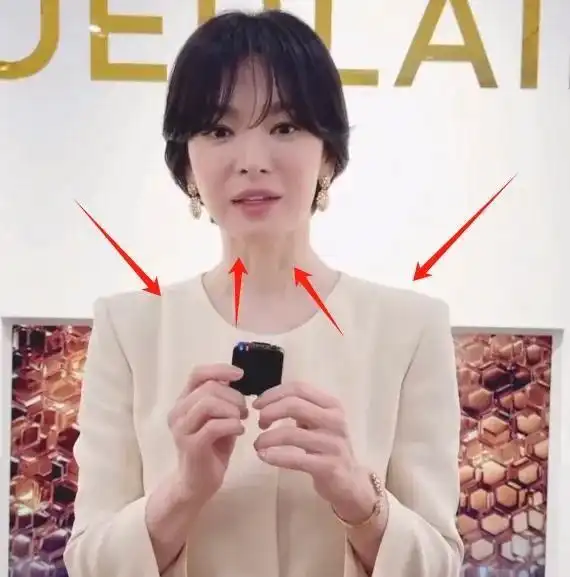 宋慧乔暴瘦后迅速显老,出镜表情僵硬,说话扯不动五官,好尴尬短发发型网易订阅