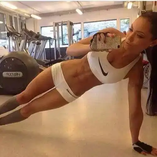 男人们该健身了这些妹子都比你还猛