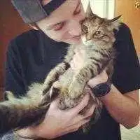 怀里抱着猫的男生头像微信头像图片大全