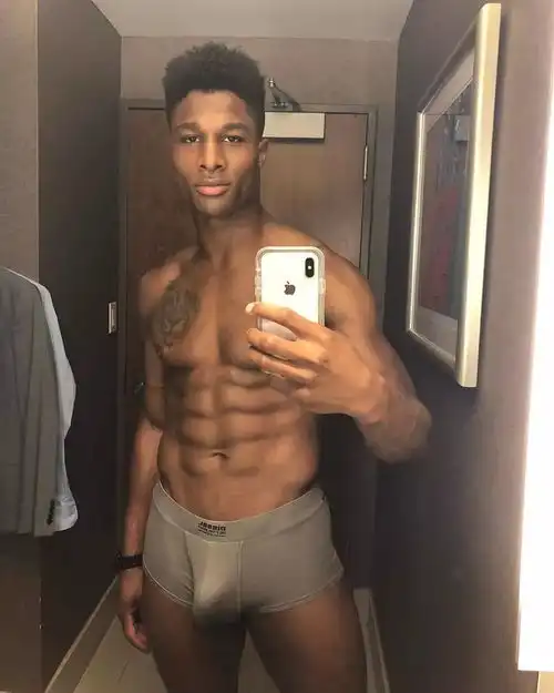 健身男人们一定要学会的10招自拍技巧