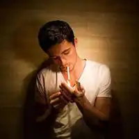 大佬能做一个与这个对应的情侣头像吗