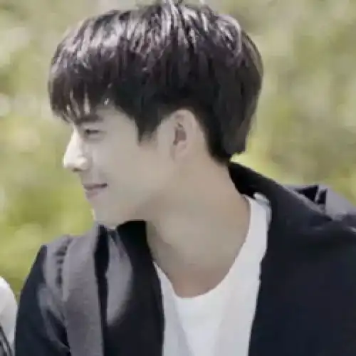 情侣头像,在他心里你永远是最美的