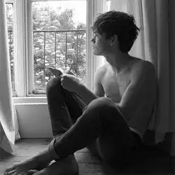 找一个跟这个搭配的情侣头像qq图片男