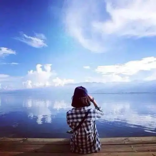 故事父亲离世后,女儿不顾流言,主动撮合母亲和邻居叔叔在一起