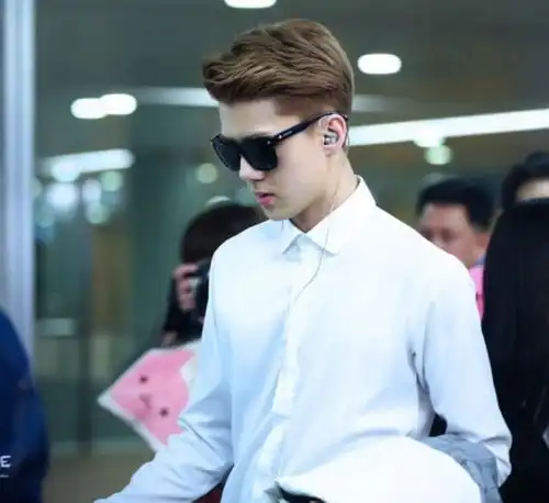 宋仲基快本展吃货本质韩国男星谁能hold住白衬衫呢