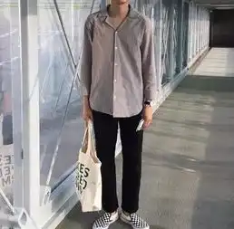 简单干净的男生搭配最能俘获女生们的心