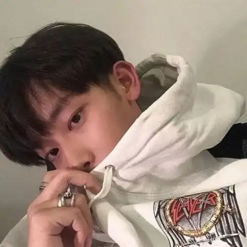 高冷帅气的男生头像请你为我的心动负责到底